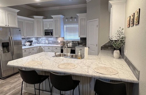 Vian House | Tranquil 3-bedroom barn right next to Lake Tenkiller in Vian with WiFi, AC