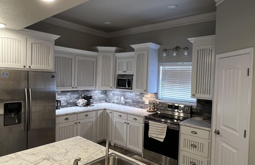 Vian House | Tranquil 3-bedroom barn right next to Lake Tenkiller in Vian with WiFi, AC