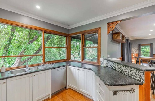Olinda Cottage | Tranquil 4 Bedroom Cottage in Olinda