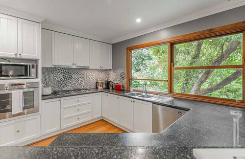 Olinda Cottage | Tranquil 4 Bedroom Cottage in Olinda