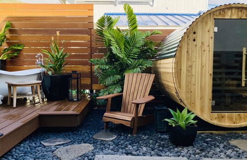 Eastern Honolulu House | Tranquil and Chic 1 Bd and Bth with Car and Sauna