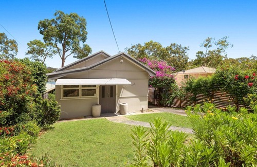 Killcare House | 'Tranquil Bayside Cottage' by Accom Holidays
