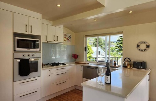 Hahei House | Tranquil Beachside Bach, Tranquil Beachside Bach