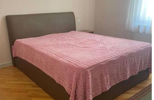 Batumi Bed & Breakfast | Tranquil bed & breakfast with AC in Zugdidi