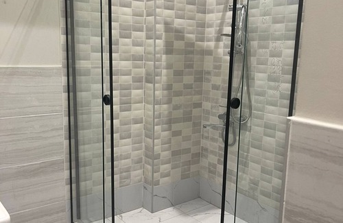 Batumi Bed & Breakfast | Tranquil bed & breakfast with AC in Zugdidi