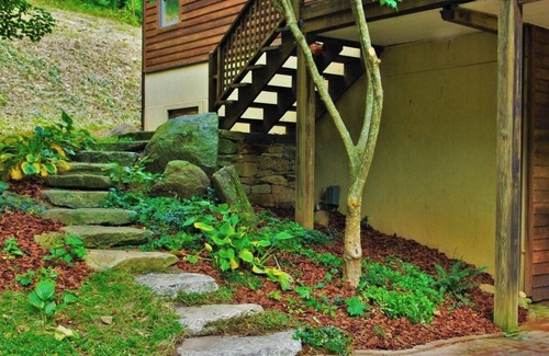 Sperryville House | Tranquil Cardinal Hill Cabin- Perfect for Relaxation & Exploration. Pet Friendly