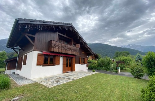 Samoens Ski Chalet | Tranquil Chalet - 3BR, Terrace, Near Village, Pet-Friendly, Free Shuttle