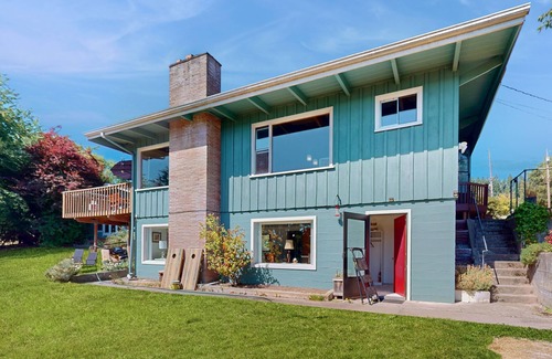 Poulsbo House | Tranquil Coastal Retreat Between Silverdale and Historic Downtown Poulsbo