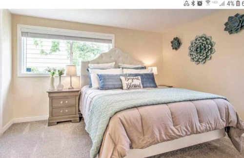 Great Falls House | Tranquil Cottage Walk Downtown
