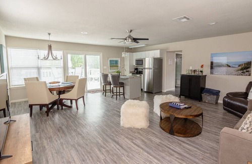 Clifton House | Tranquil Escape at Casita del Lago Azul - Lakefront Serenity with Semi-Private Cove & Fire Pit