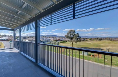 Hillvue House | Tranquil Escape with Mountain & Golf Course Views