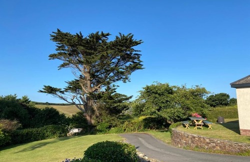 Hope-Cove House | Tranquil family home on large plot, pet friendly, 15 min walk to Hope Cove