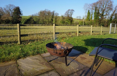 Billingsley Apartment | Tranquil Farlow Retreat, Sleeps 4 with Parking