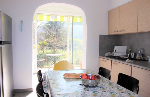 Apt Villa | Tranquil hilltop house with breathtaking views, pool and garden - 800m from town