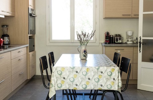 Apt Villa | Tranquil hilltop house with breathtaking views, pool and garden - 800m from town