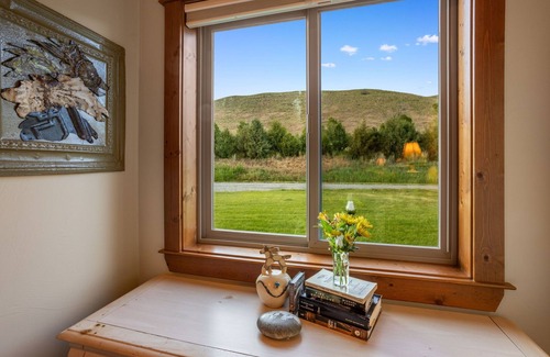 Emigrant House | Tranquil Home Along the Yellowstone River