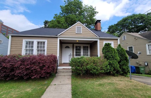 Home Park House | Tranquil Home in ATL- Sleeps 9