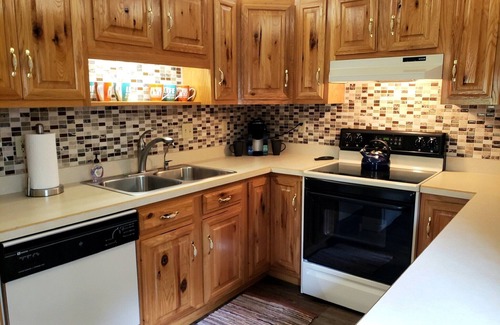 Westford House | Tranquil Lakefront Cottage on Pymatuning with Dock and EV Power