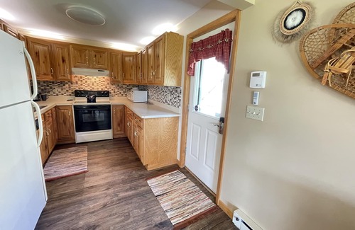 Westford House | Tranquil Lakefront Cottage on Pymatuning with Dock and EV Power