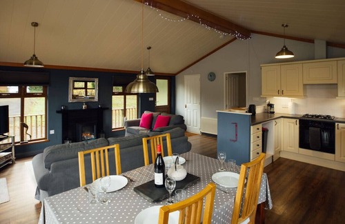 Narberth Ski Chalet | Tranquil Lakeview Lodge near Narberth’s Charm