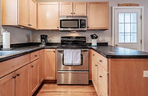 Conway House | Tranquil Paradise: Enchanting 3-Bedroom Brookside