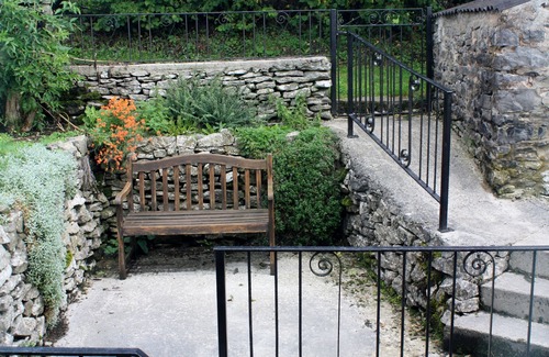 Tideswell Cottage | Tranquil Period Cottage On The Edge Of Tideswell, 5 mins stroll to centre.