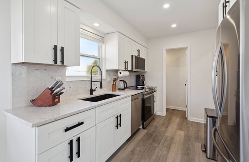 Reynoldsburg Villa | Tranquil Pet Friendly Retreat by by Estephanie Valdez