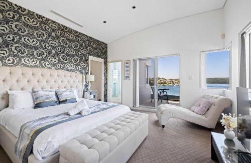 Caringbah South House | Tranquil Retreat at Caringbah South - Waterfront Ensuite King Room with Spectacular Views
