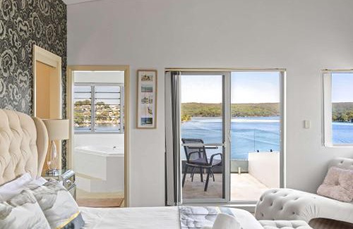 Caringbah South House | Tranquil Retreat at Caringbah South - Waterfront Ensuite King Room with Spectacular Views