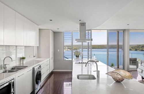 Caringbah South House | Tranquil Retreat at Caringbah South - Waterfront Ensuite King Room with Spectacular Views