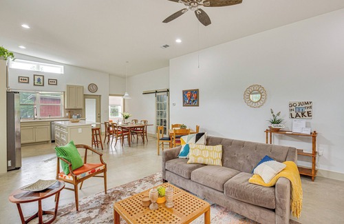 Log Cabin House | Tranquil Retreat: Half-Mi to Cedar Creek Reservoir