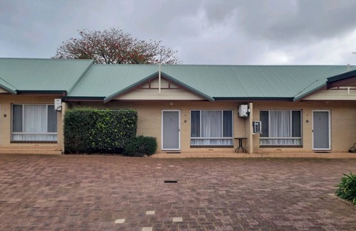Mira Mar Apartment | Tranquil retreat on Middleton Road, mid-way between the city and the sea!