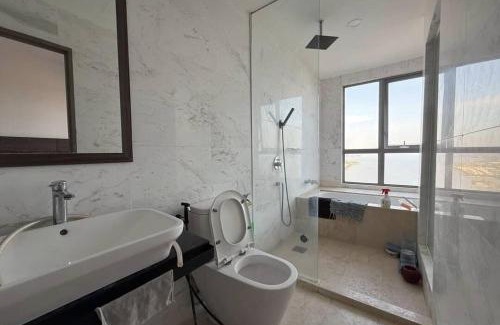 Malacca City Apartment | Tranquil Seaview 2-Bedroom Luxury Retreat with Wifi