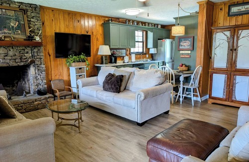 Auburn Cabin | Tranquil secluded cabin in Auburn. Perfect for your GAMEDAY getaway or AU EVENT!