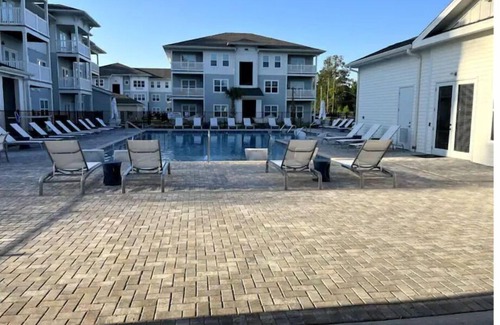 Orange Park Condo | Tranquil Serenity