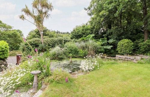 St Austell Cottage | Tranquil six Sleeper Cottage on a Farm With Pool