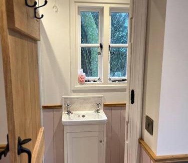 Cinderford Ski Chalet | Tranquil Spot Shepherds Hut