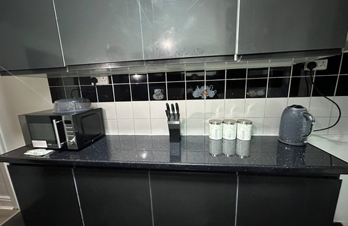 Goresbrook House | Tranquil Stays at 3 bedroom House in Dagenham