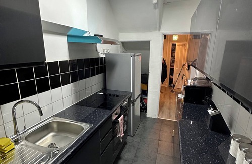 Goresbrook House | Tranquil Stays at 3 bedroom House in Dagenham