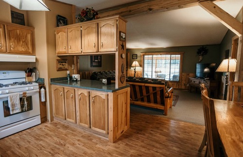 Custer House | Tranquil Trailside