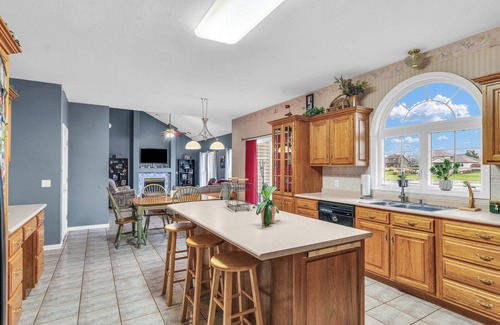 Mahomet House | Tranquil Waterside Getaway