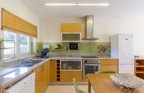 Batalha House | Tranquility and Unforgettable Moments at Casa Colipo