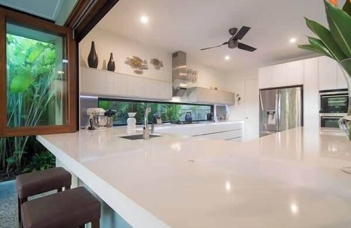 Port Douglas House | Tranquility by the Lake - Luxury Home Port Douglas