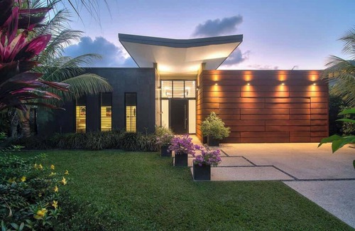 Port Douglas House | Tranquility by the Lake - Luxury Home Port Douglas