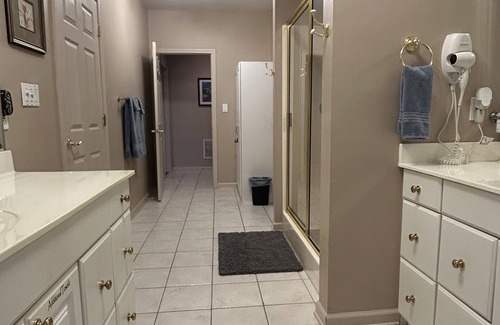 Suwanee House | Tranquility Hideaway - King Beds, Pets Welcome