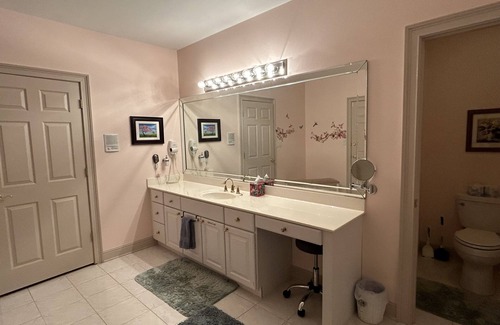 Suwanee House | Tranquility Hideaway - King Beds, Pets Welcome