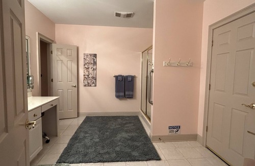 Suwanee House | Tranquility Hideaway - King Beds, Pets Welcome