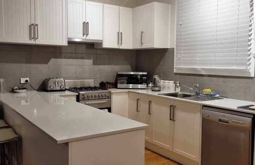 Hepburn Springs House | Tranquility Retreat, Cosy Old miners cottage est 1926, Peaceful & relaxing.
