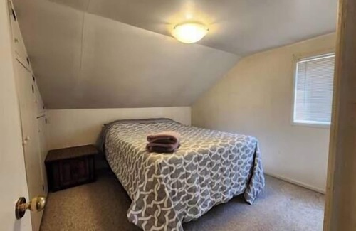 Kenny Lake Cabin | Trapper Cabin: Dog Friendly