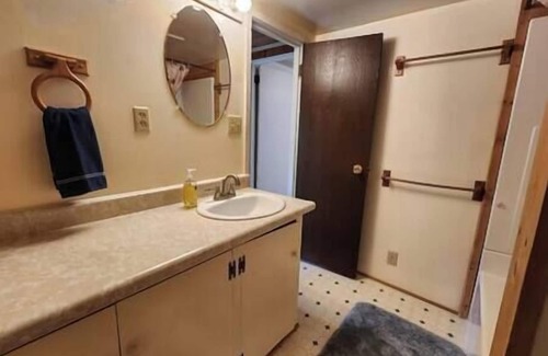 Kenny Lake Cabin | Trapper Cabin: Dog Friendly